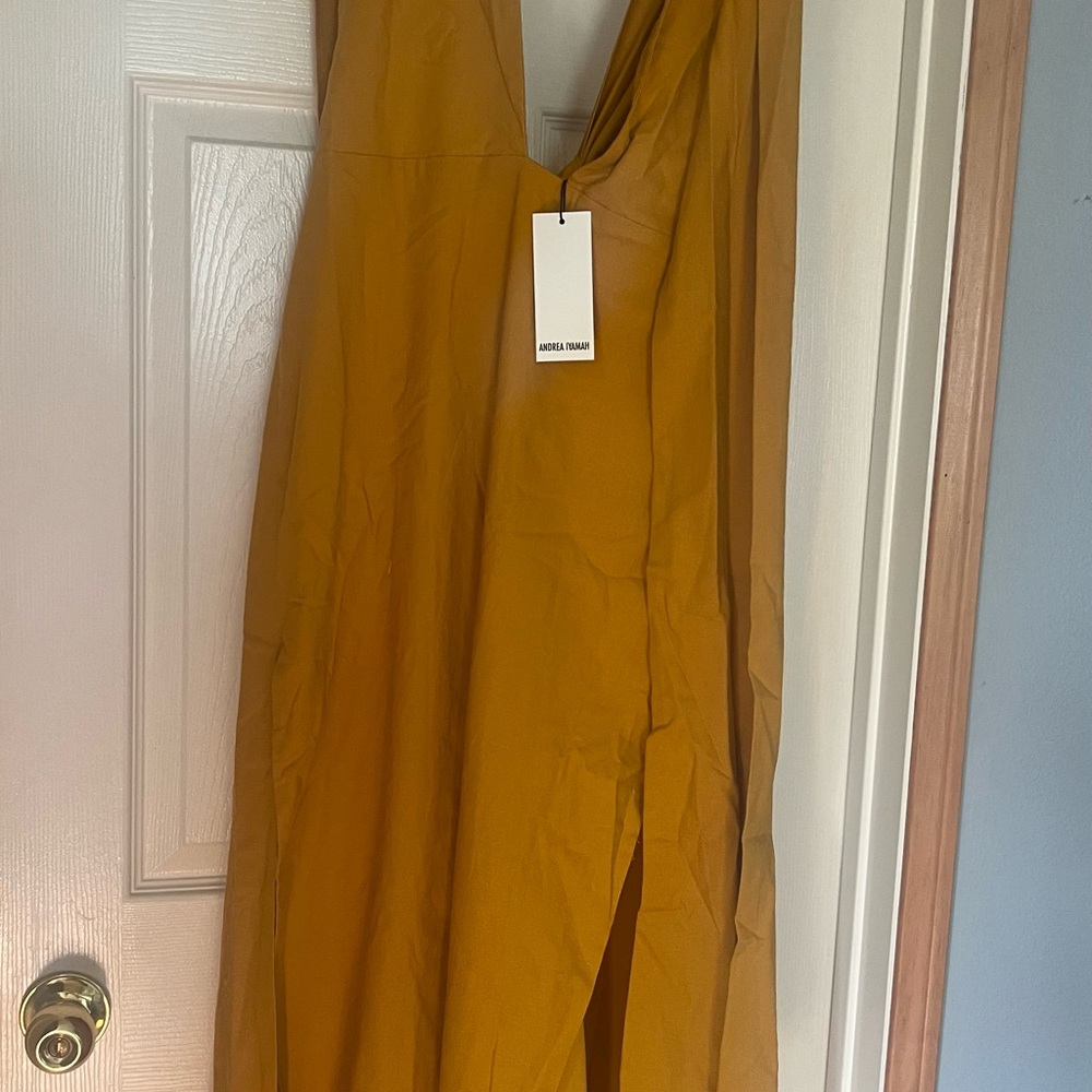 Elegant Yellow Sleeveless Dress - Picture 5 of 6
